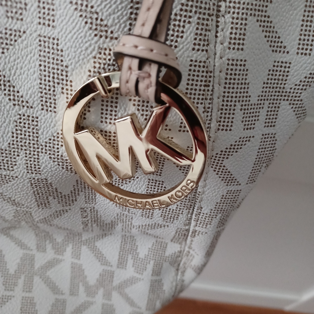 Michael Kors bag - Picture 3 of 8